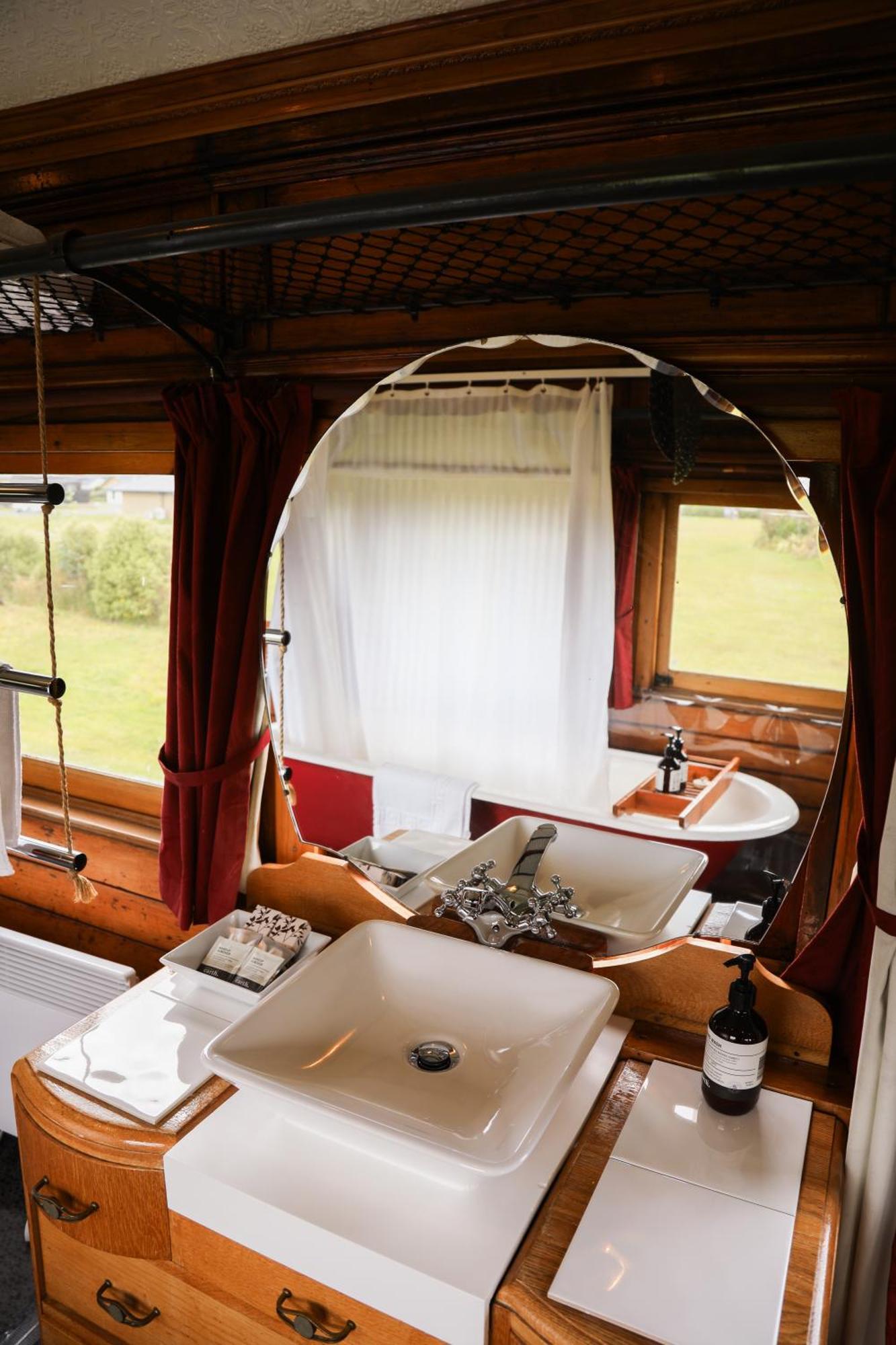 Te Anau Lodge Ngoại thất bức ảnh
