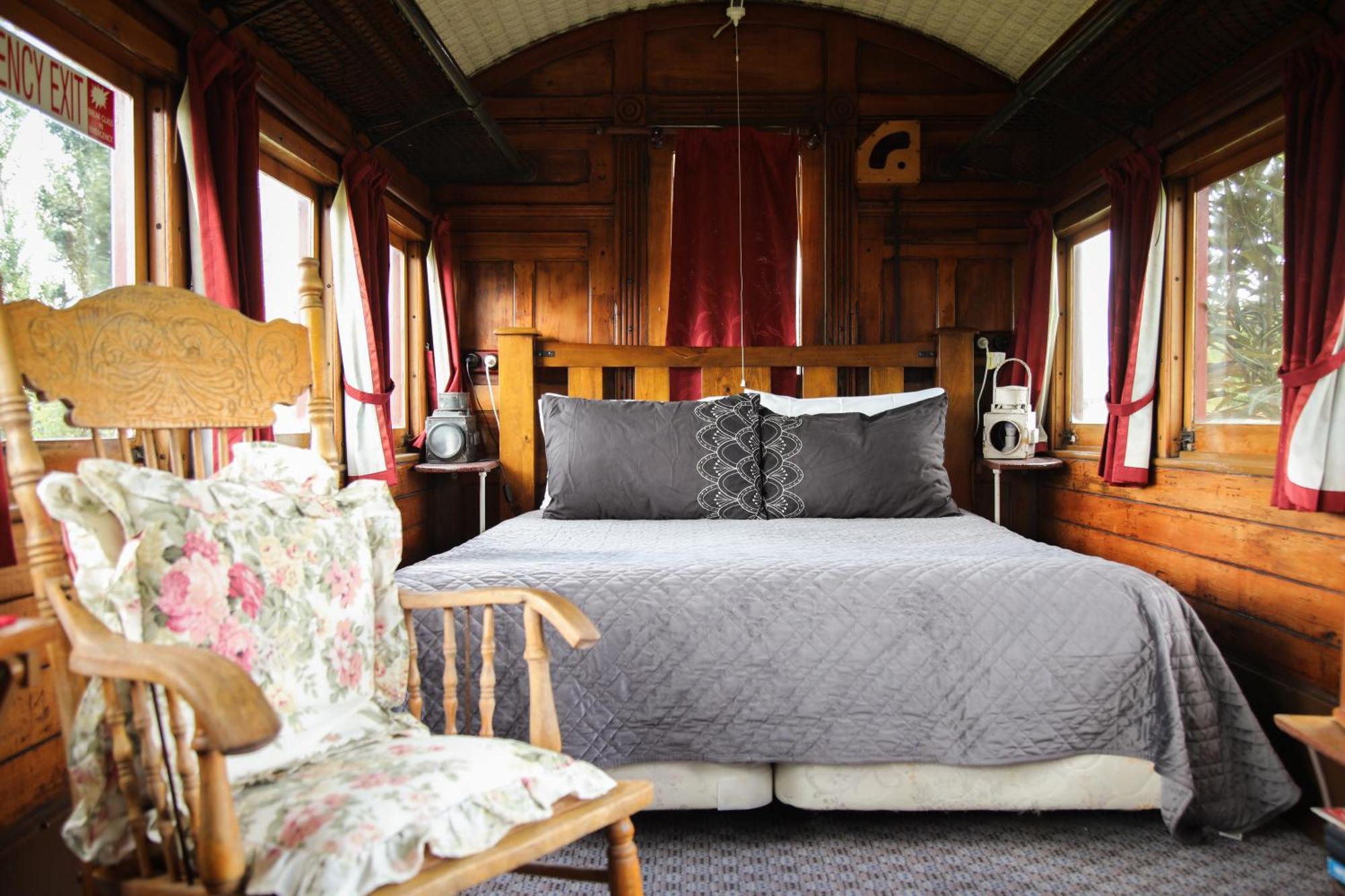 Te Anau Lodge Ngoại thất bức ảnh