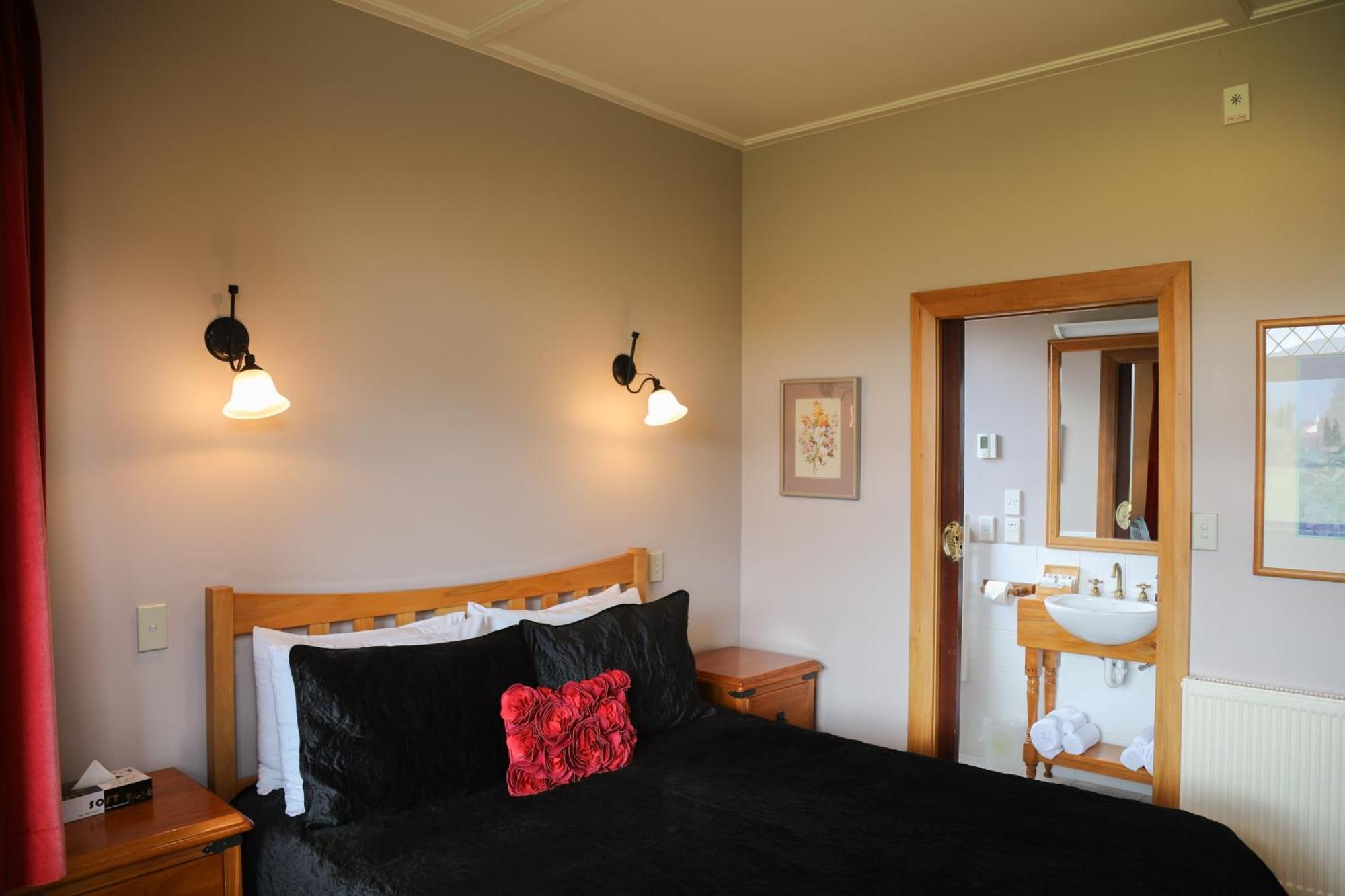 Te Anau Lodge Ngoại thất bức ảnh