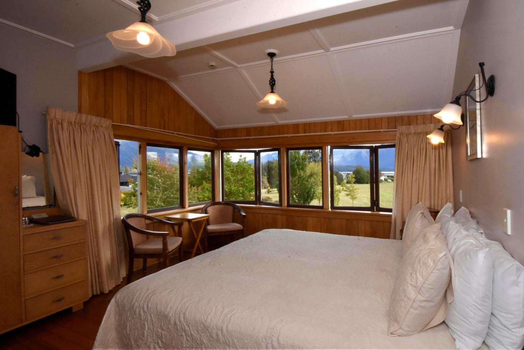 Te Anau Lodge Ngoại thất bức ảnh